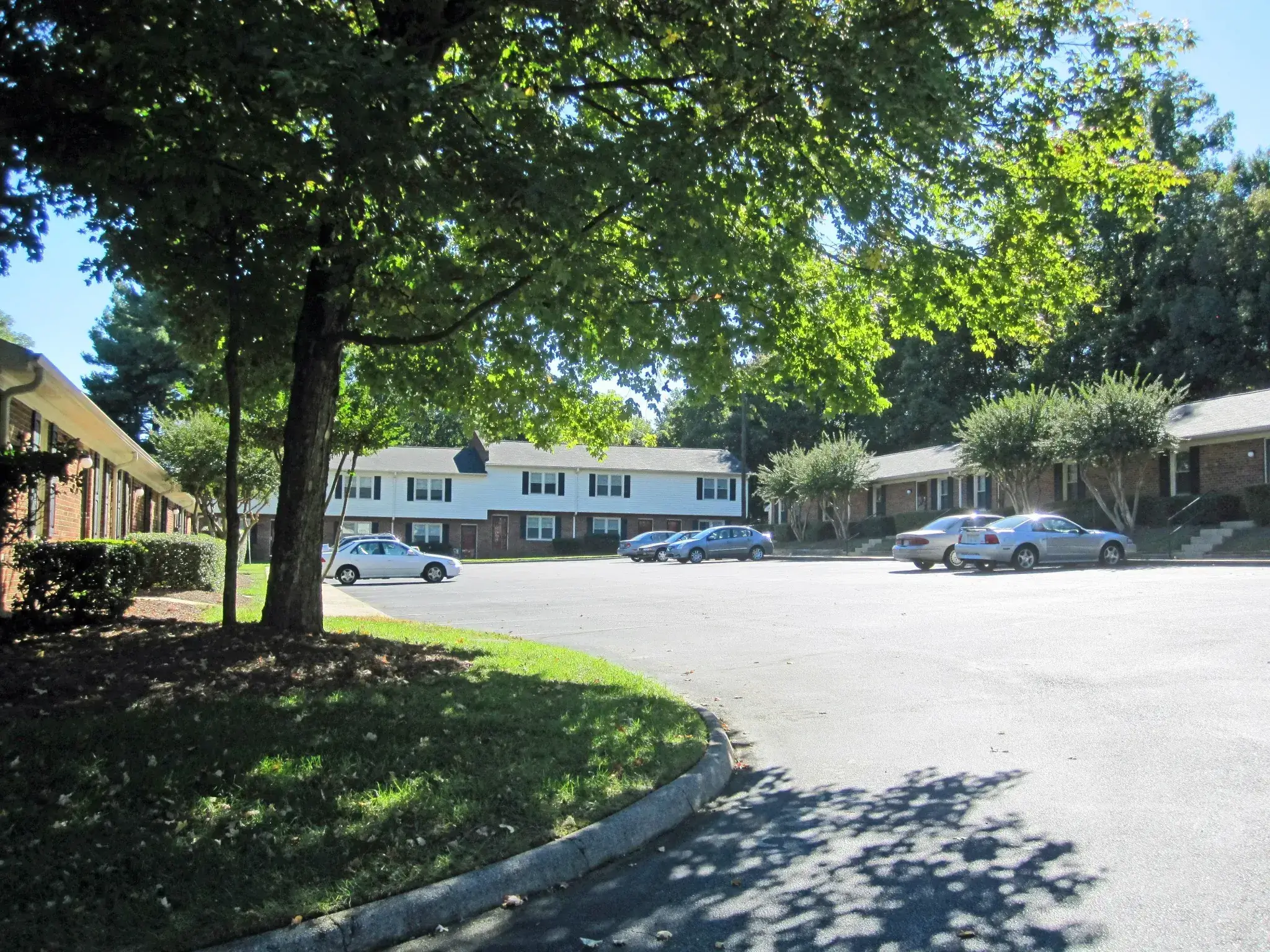Parkview Terrace - Parking lot and building